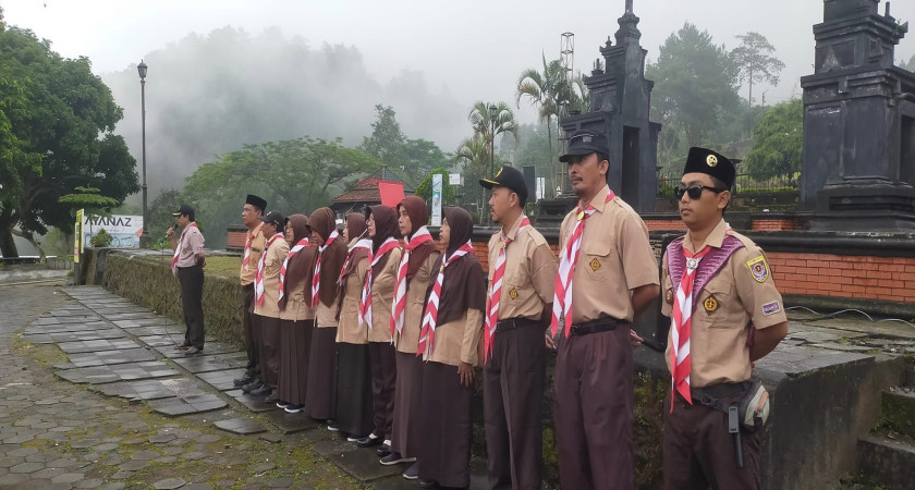 Kegiatan Pramuka Siswa kelas 7 MTsN1 Demak di Gedongsongo
