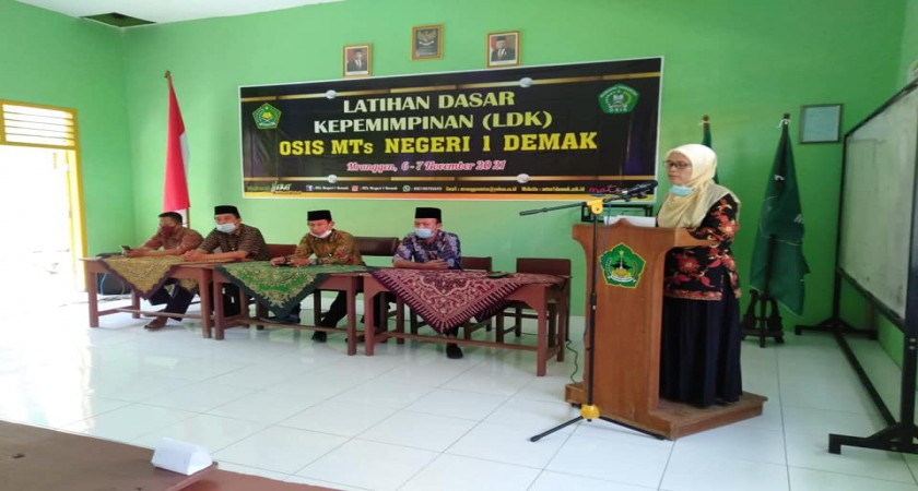 Latihan Dasar Kepemimpinan (LDK) Pengurus OSIS MTs N 1 Demak