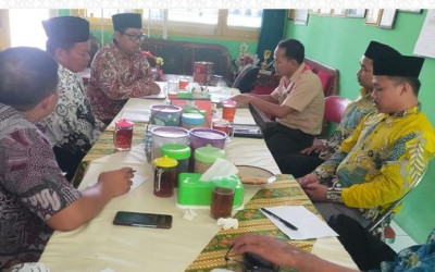 Persiapan peringatan Hari Guru Nasional MTsN 1 Demak