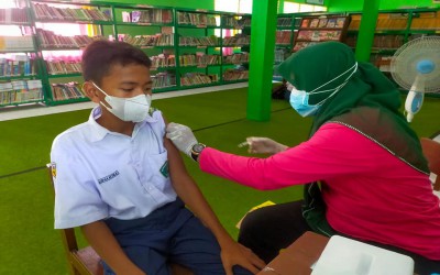 Vaksin Kedua Siswa MTs N 1 Demak