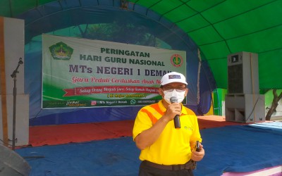 HUT PGRI ke 76 dan HGN tahun 2021 di MTs N 1 Demak